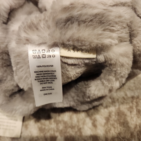 ASPEN Grey Faux Fur Winter Neck Loop Wrap Infinity Scarf One Size - Picture 2 of 3